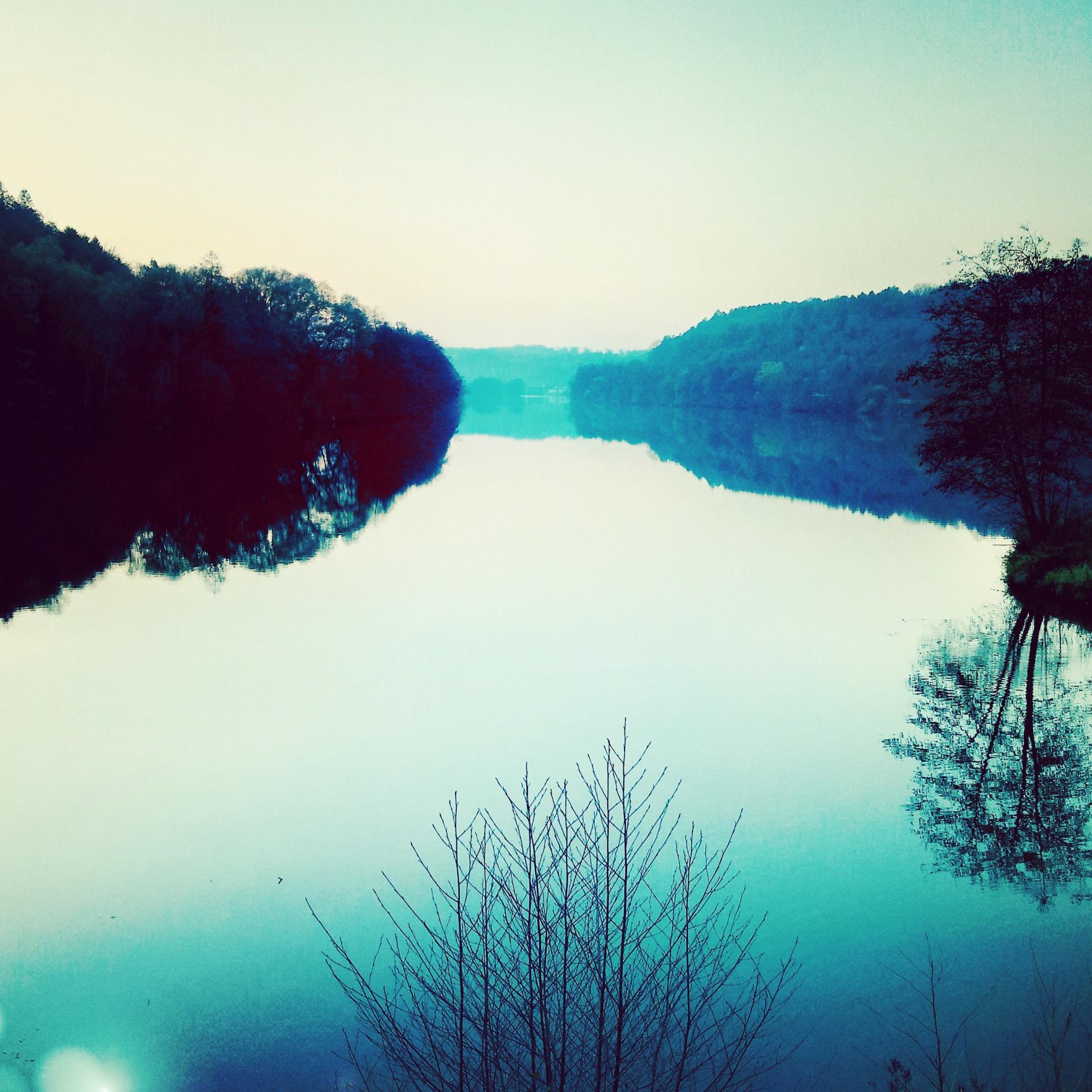 Reflet d hiver sur fond d eau 